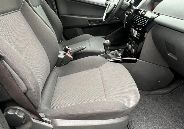 Opel Astra cena 17999 przebieg: 202194, rok produkcji 2010 z Warka małe 781